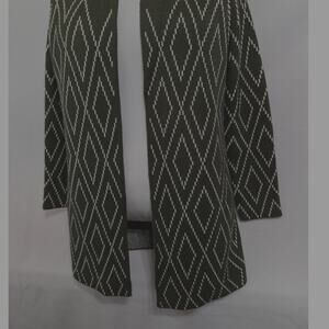 Escio long cardigan Sz LGreen /white New Bust  40"  Length 30" Diamond knit